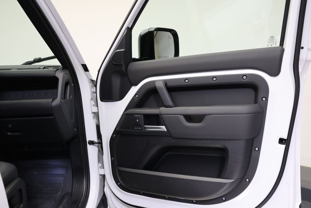 Used 2026 Fuji White Land Rover S image 37