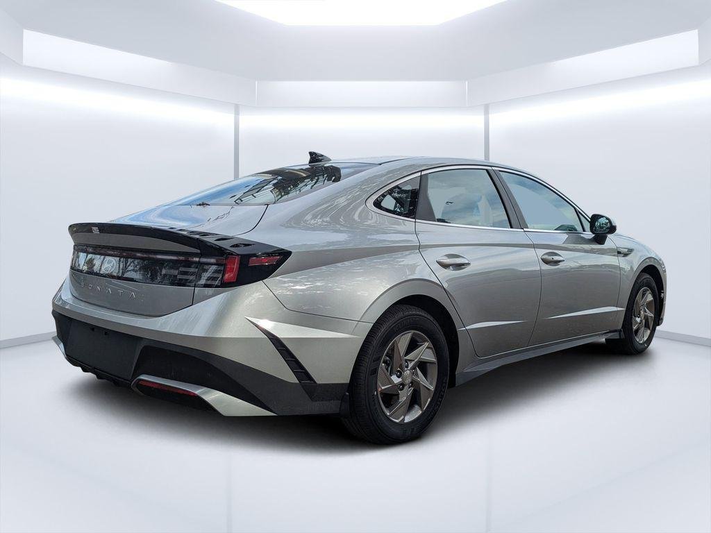 New 2026 Silver Hyundai SE image 3