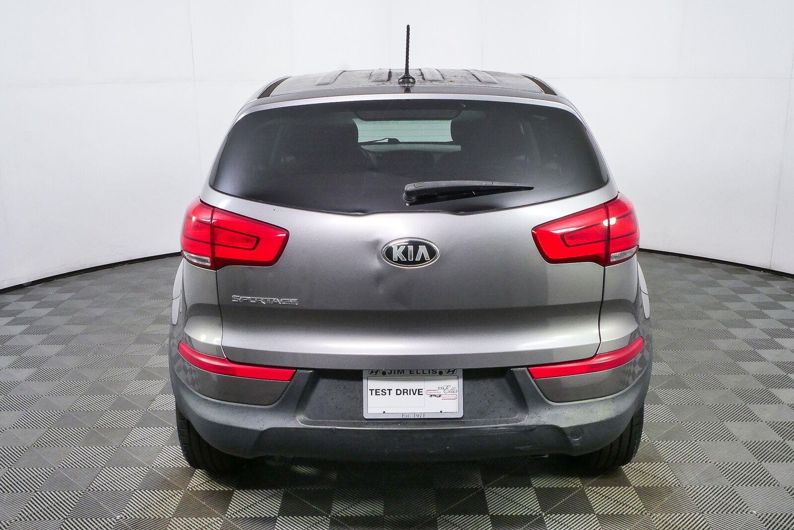 Used 2016 Mineral Silver Kia LX image 34