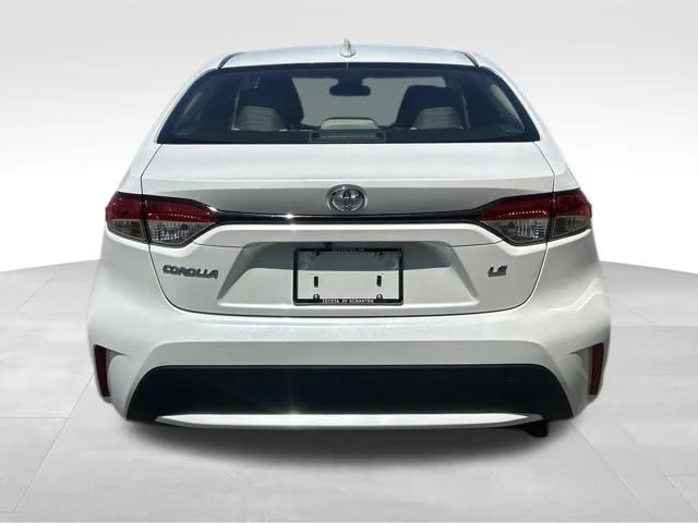 Used 2020 White Toyota LE image 4