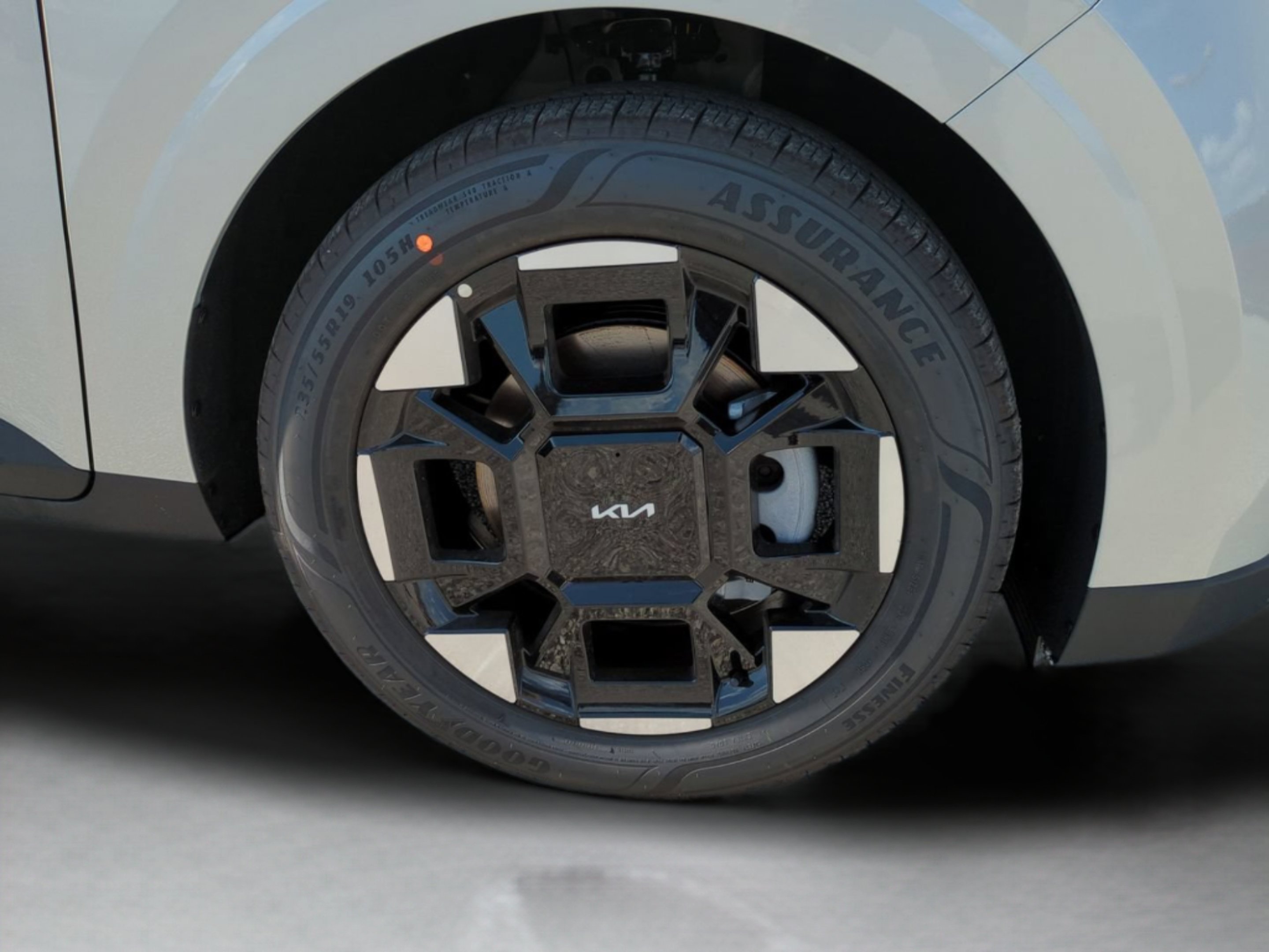 New 2026 Ivory Silver Kia EX image 33