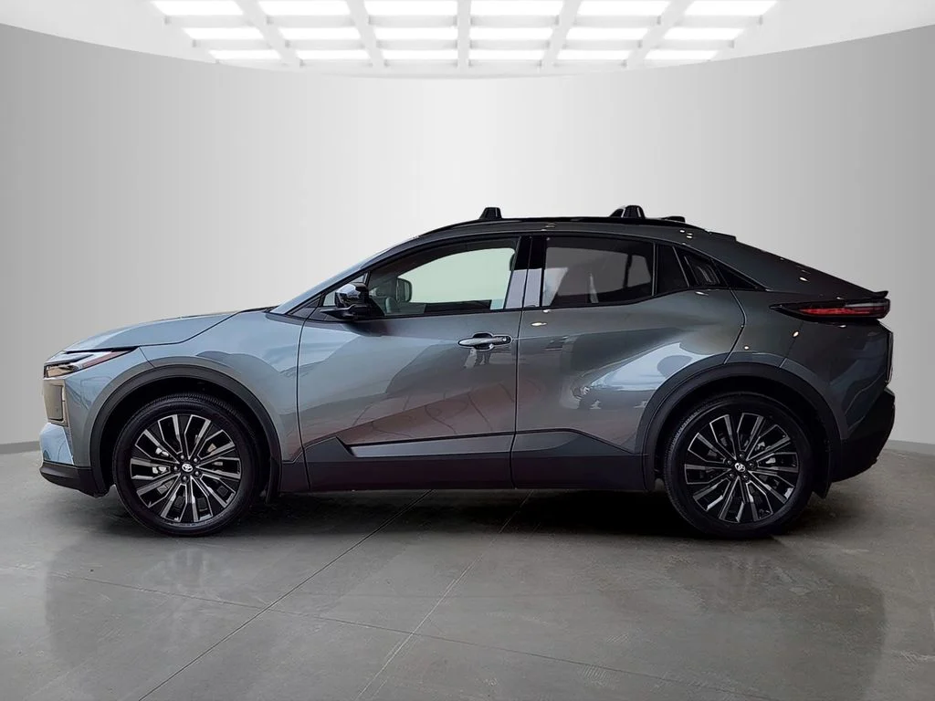2026 Toyota C-HR XSE - Photo 8
