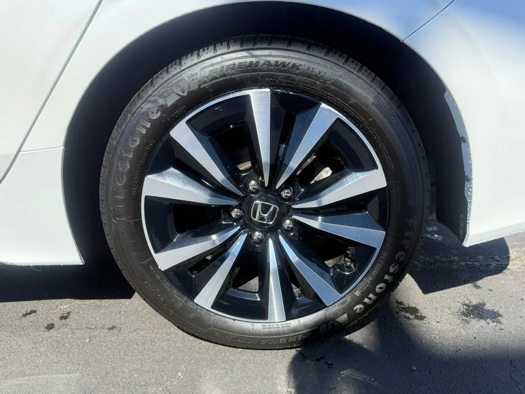 Used 2022 White Honda EX-L image 27