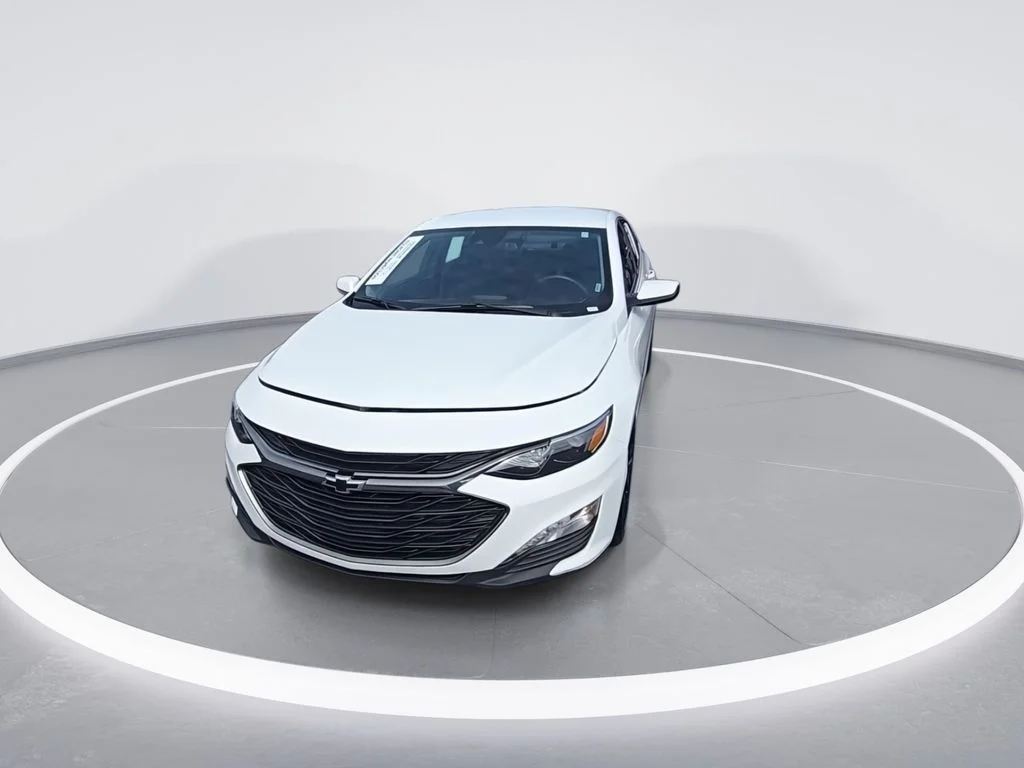 Used 2024 White Chevrolet LT image 3