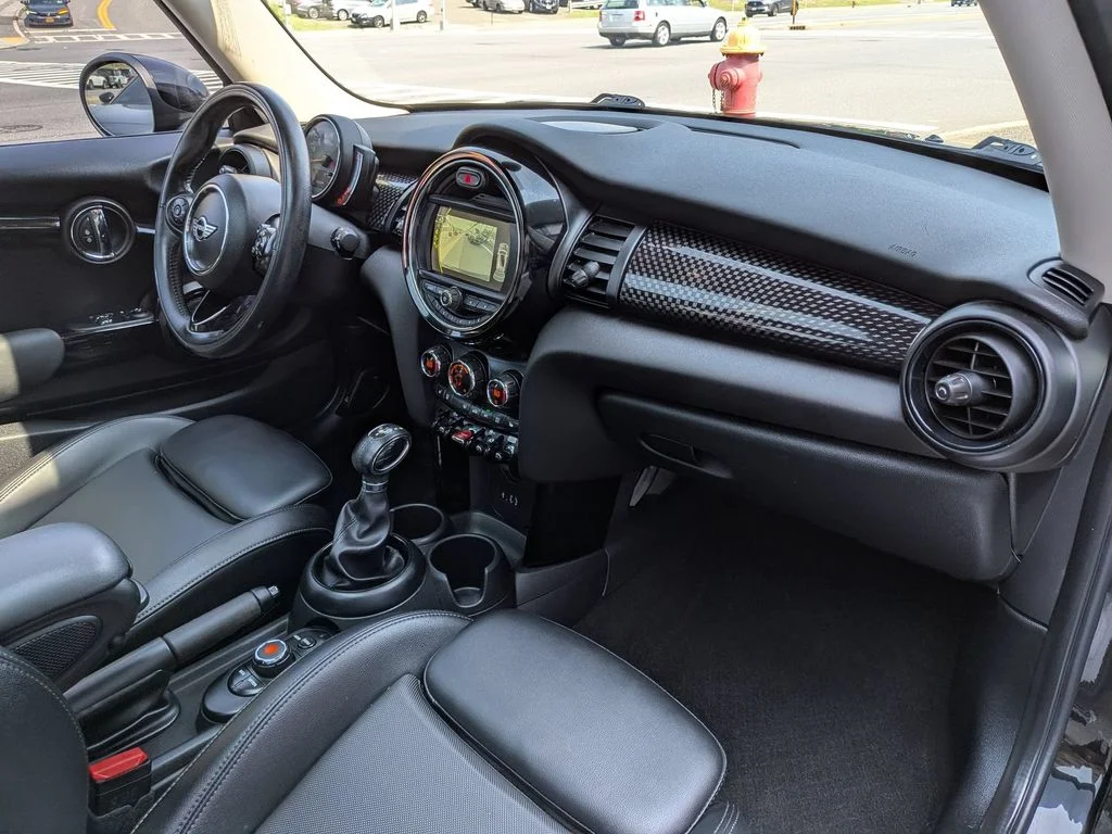 Used 2018 Black MINI Base image 25