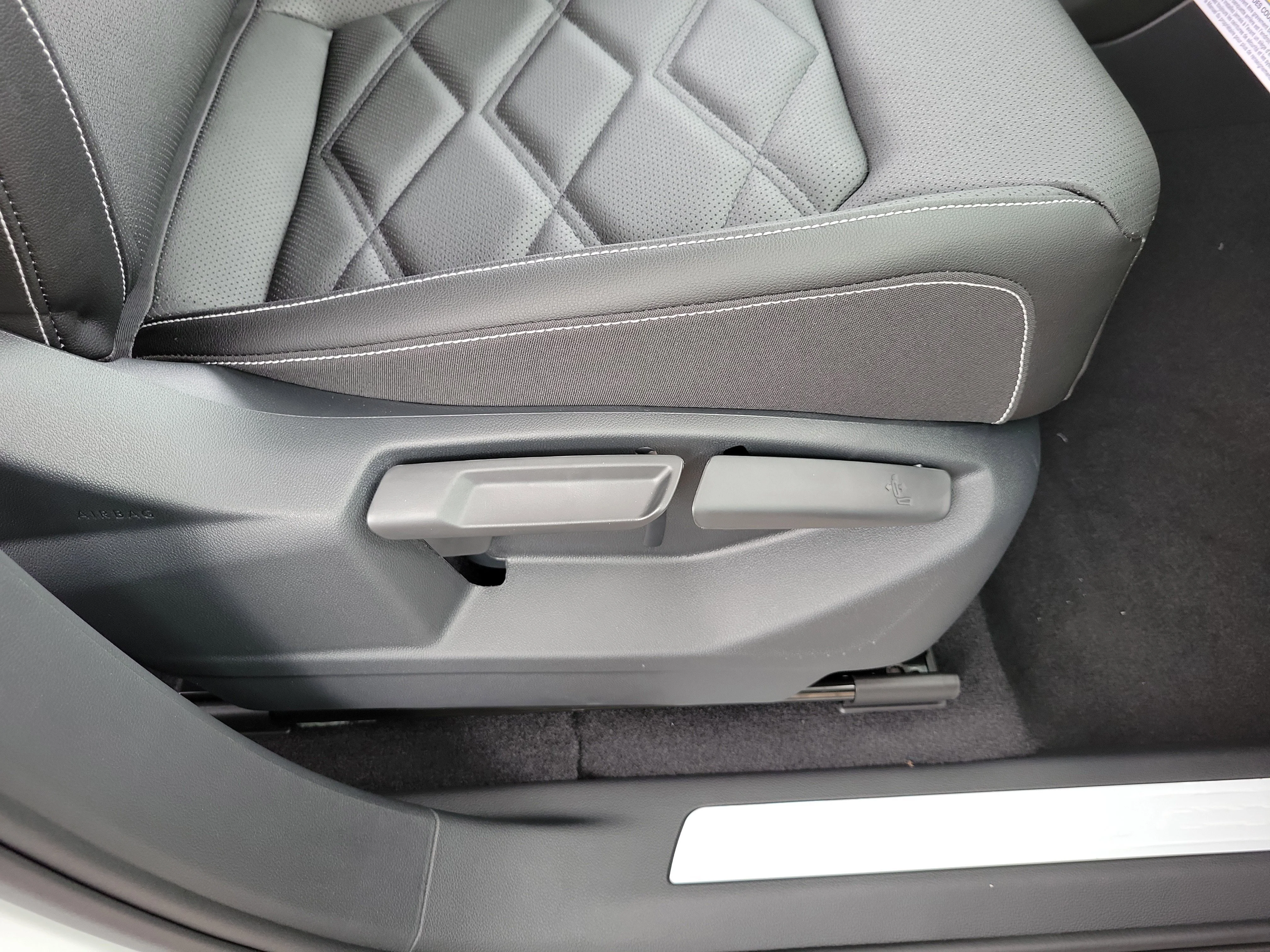 2026 Volkswagen Atlas SE w/Tech - Photo 6