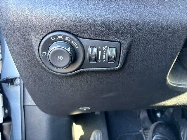 Used 2024 Silver Zynith Metallic Clearcoat Jeep Limited image 12
