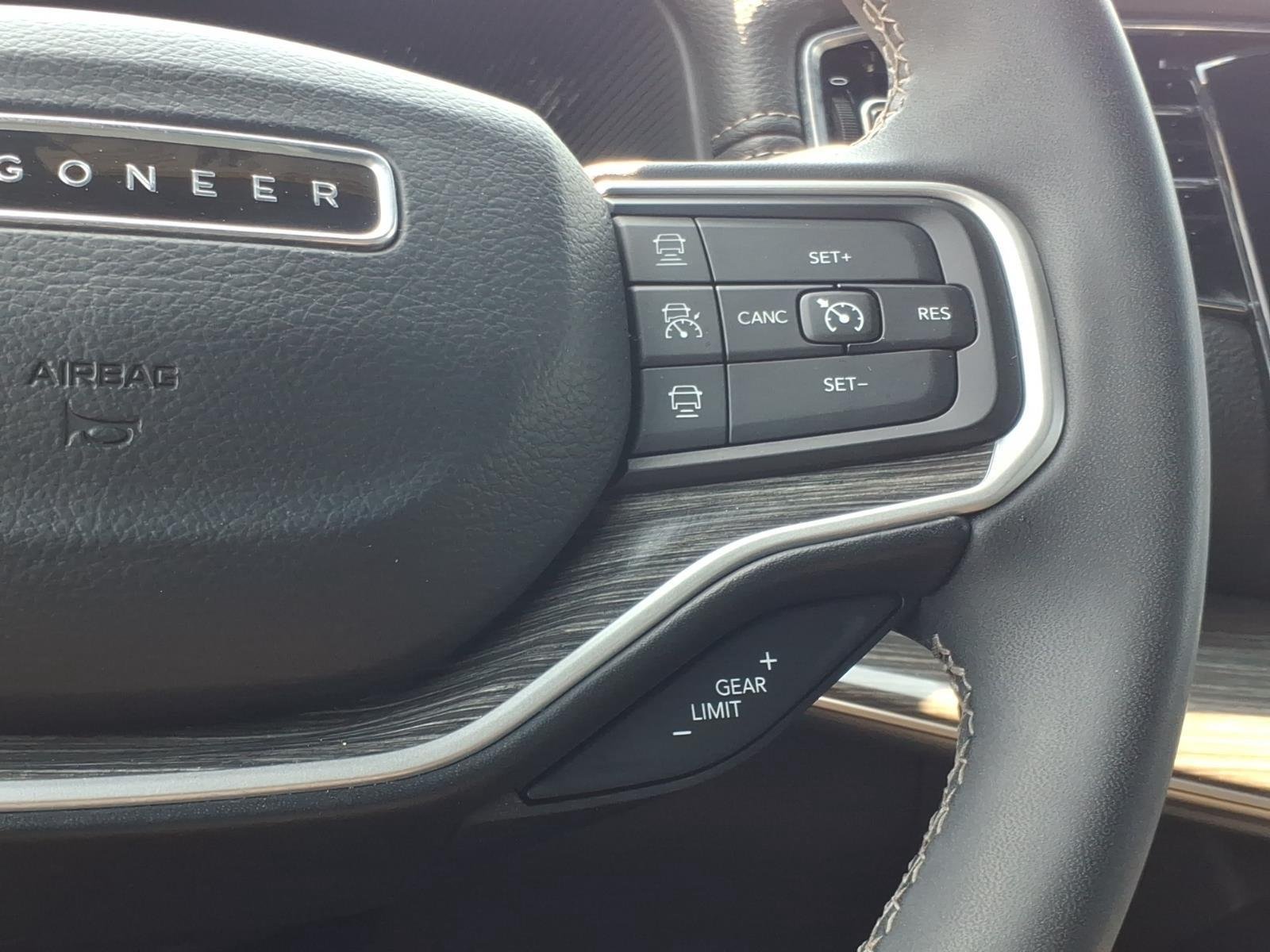 Used 2022 Diamond Black Crystal Pearlcoat Jeep Series III image 30