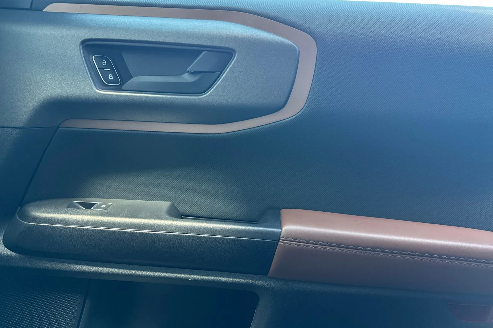 Used 2025 Azure Gray Metallic Ford Outer Banks image 18