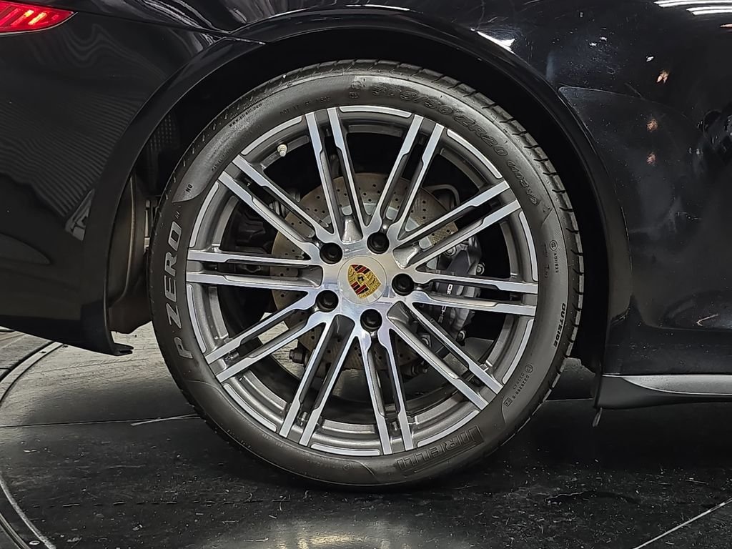 Certified Used 2015  Porsche Carrera 4 image 29