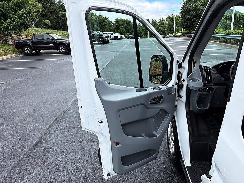 Used 2018 Oxford White Ford XLT image 9