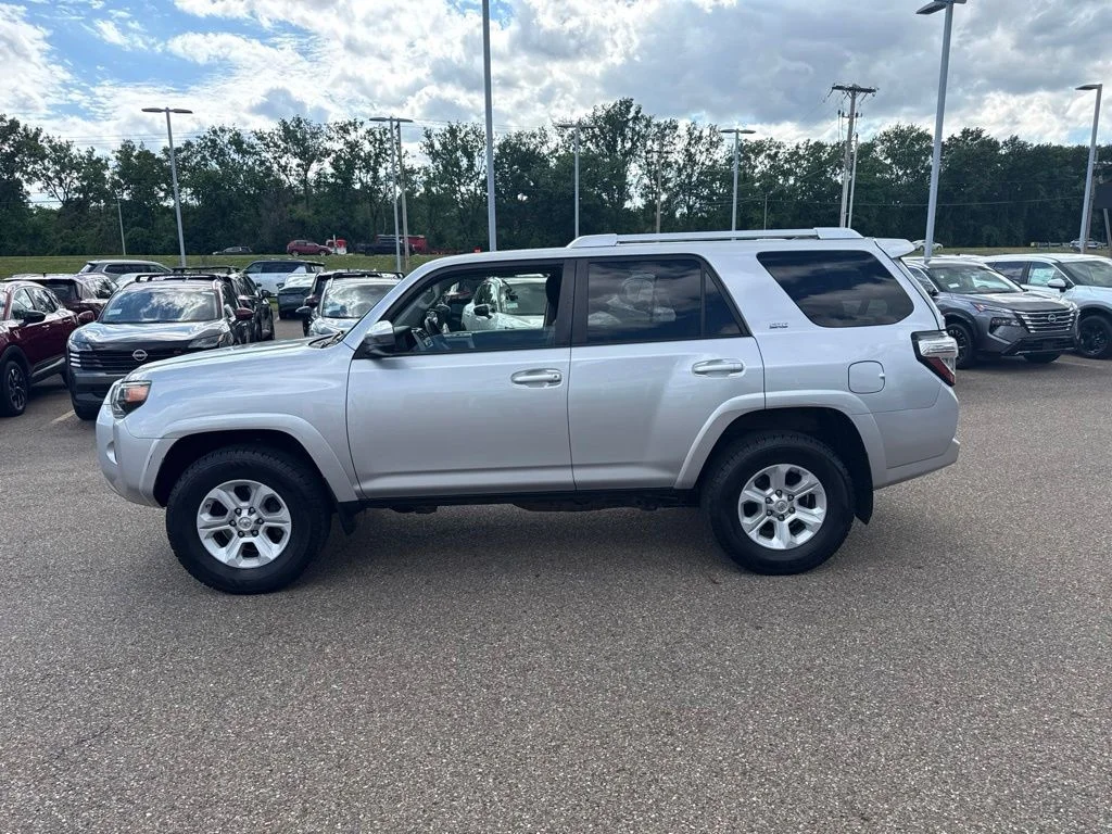 Used 2016 Silver Toyota SR5 image 5