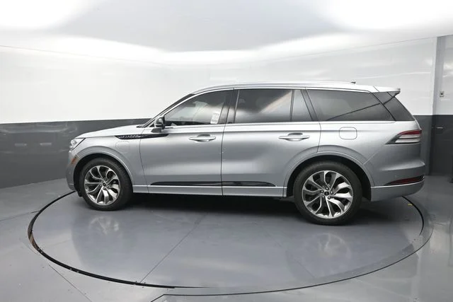 Used 2022 Silver Lincoln Grand Touring image 57