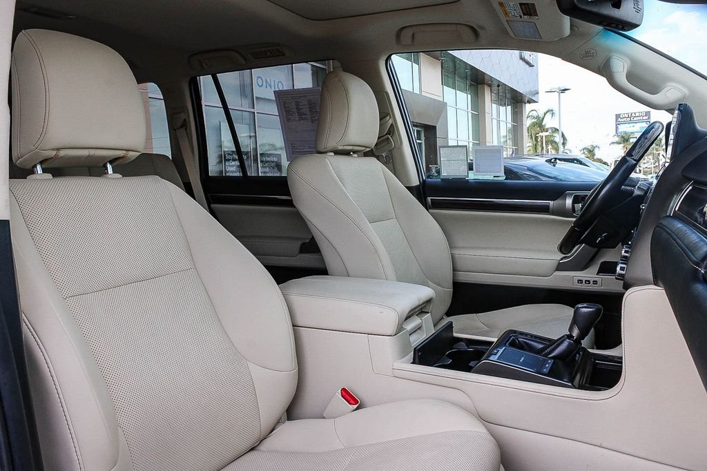 Used 2022 Silver Lexus 460 image 16
