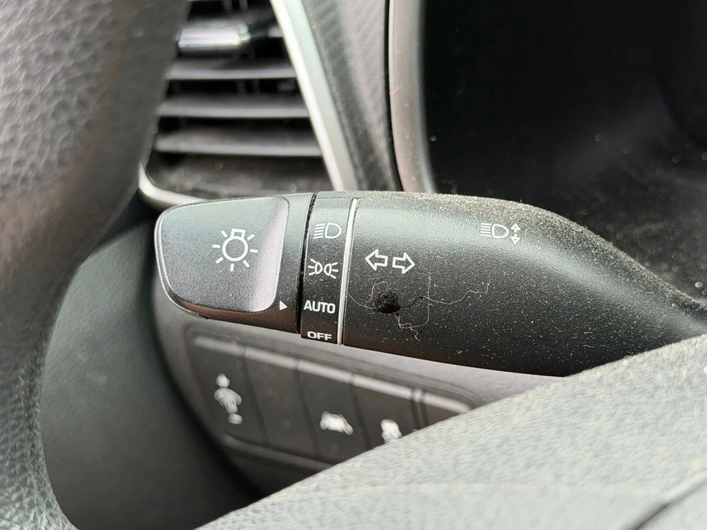 Used 2019 Red Hyundai SE image 32