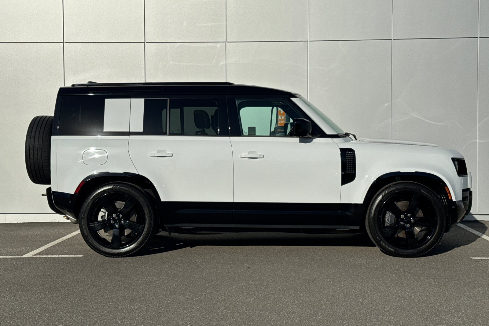 Certified Used 2026 White Land Rover X-Dynamic SE image 6