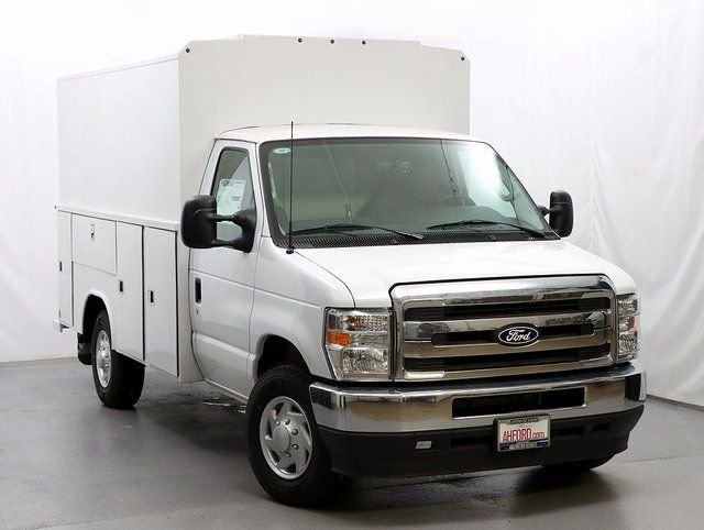 White 2026 Ford E-Series Chassis E-350 SD Cutaway 138 RWD Pickup Truck Rear-Wheel Drive 6-Speed Automatic Overdrive