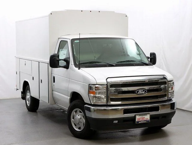 White 2026 Ford E-Series Chassis E-350 SD Cutaway 138 RWD Pickup Truck Rear-Wheel Drive 6-Speed Automatic Overdrive