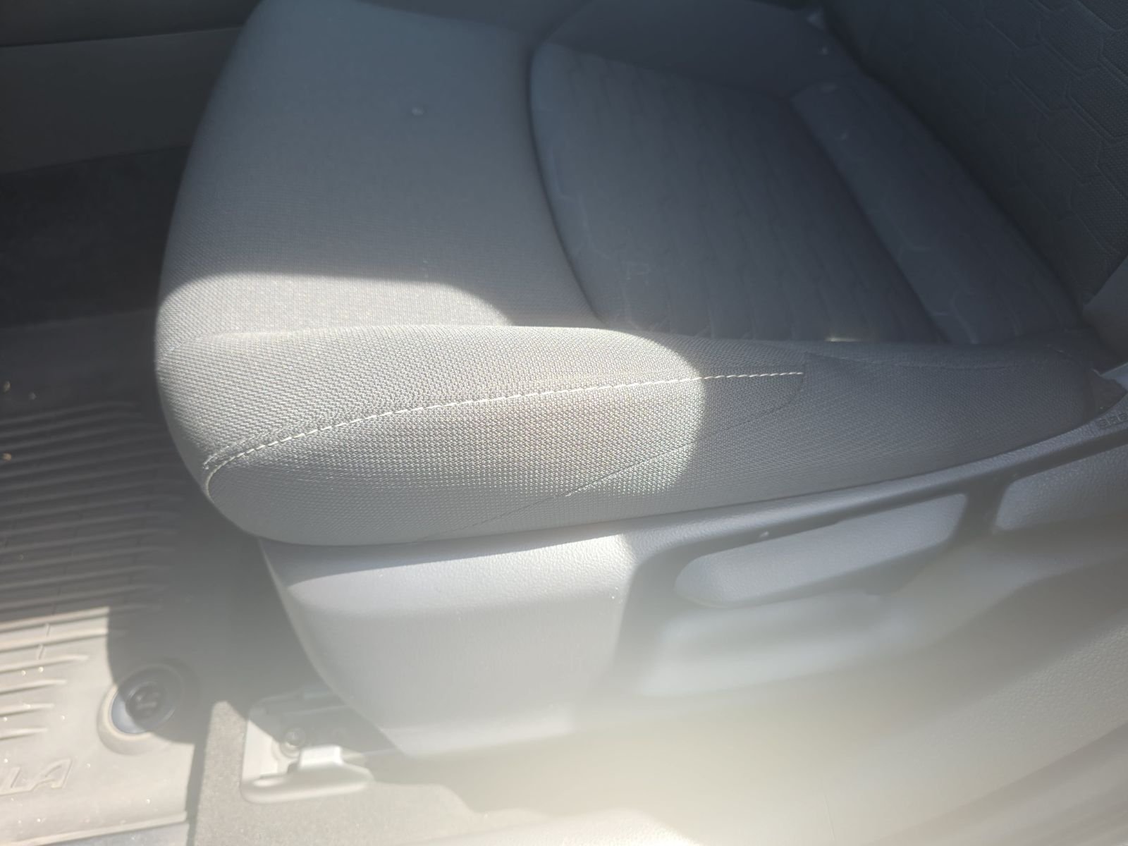 2026 Toyota Corolla Hatchback SE - Photo 27