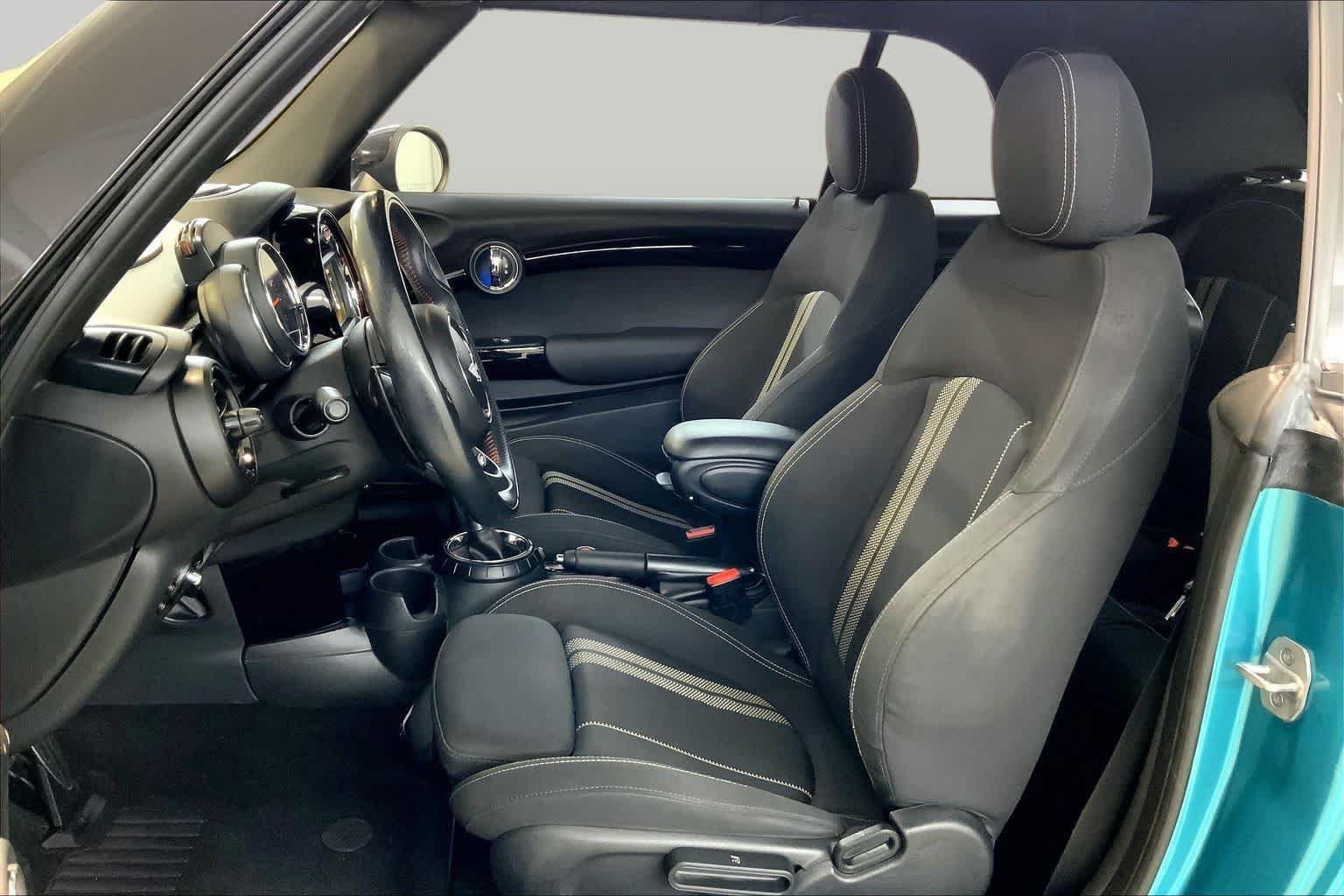 Used 2017 Caribbean Aqua Metallic MINI Cooper S image 7