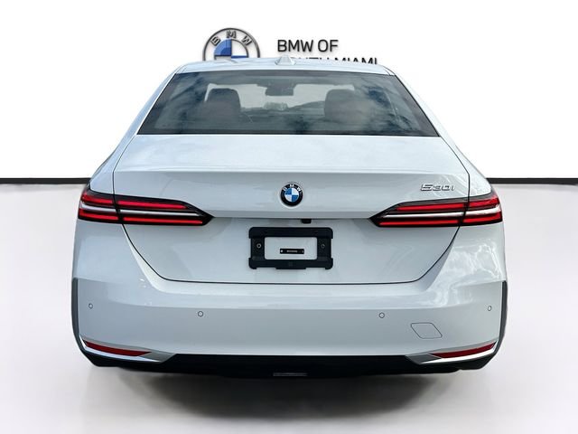New 2026 White BMW 530i image 5
