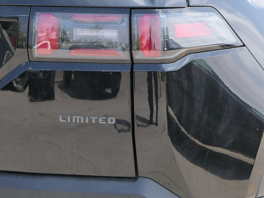 New 2026 Diamond Black Crystal Pearl Coat Jeep Limited 4x4 image 4