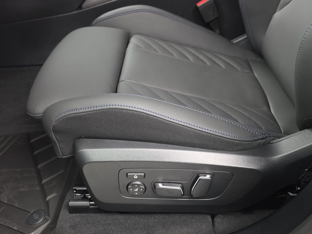 New 2026 Black Sapphire Metallic BMW M50 xDrive image 28