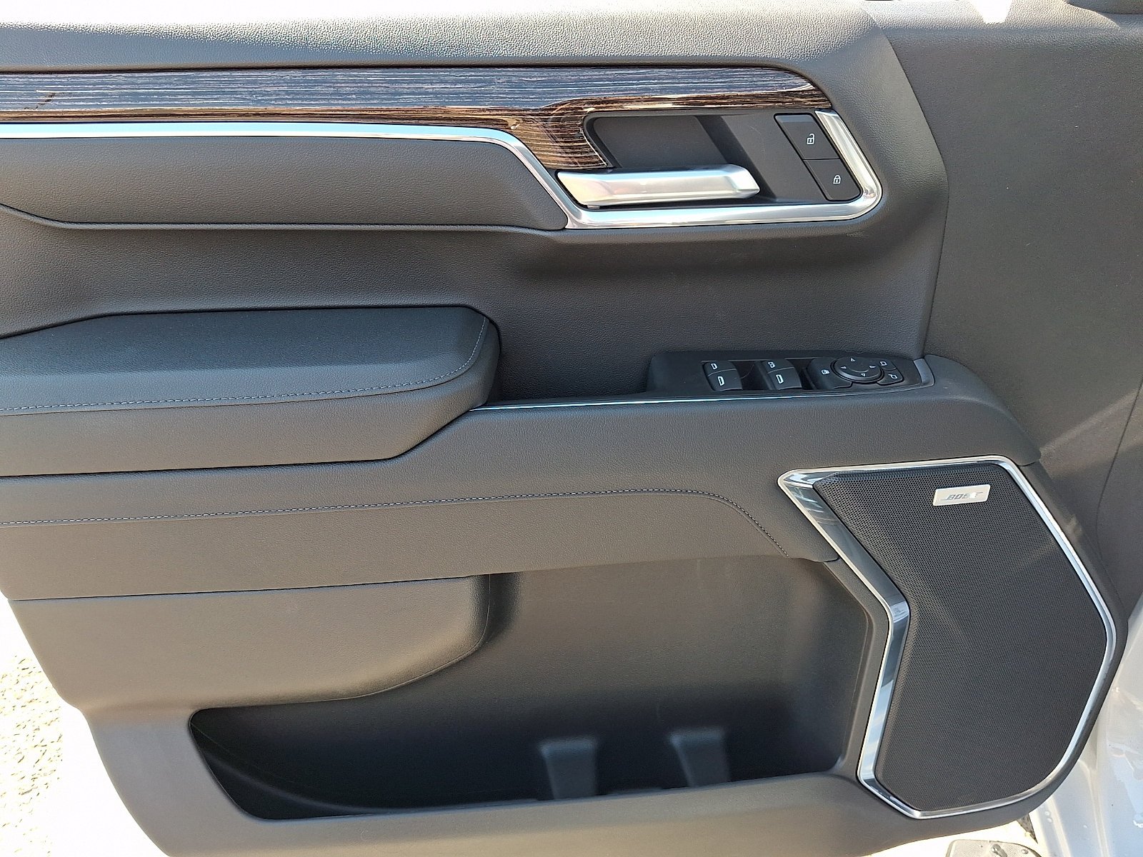 New 2026 Summit White GMC Elevation image 6