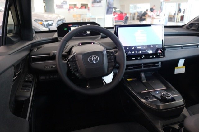 2026 Toyota C-HR XSE - Photo 6