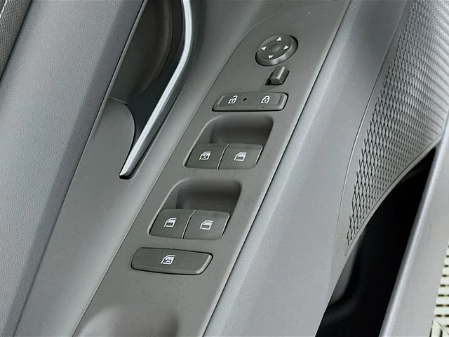 New 2025 Hyundai ELANTRA SEL Convenience