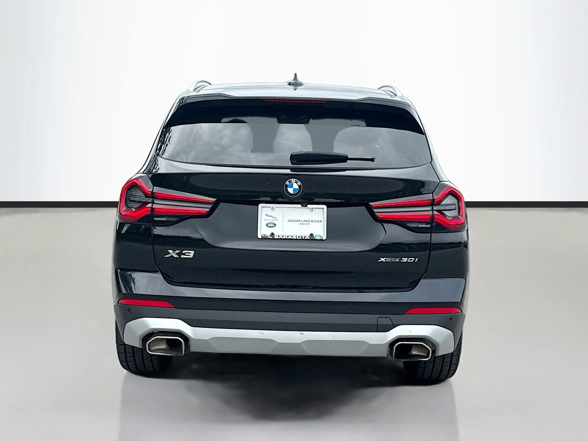 Used 2024 Black Sapphire Metallic BMW xDrive30i image 4