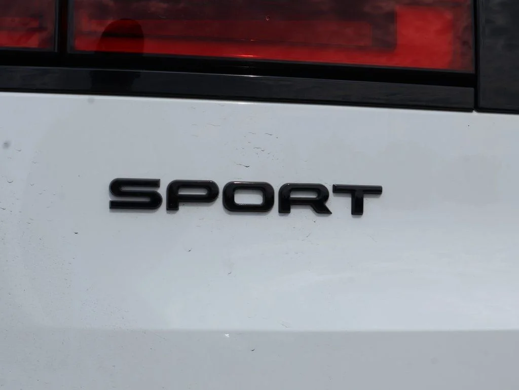 New 2025 Fuji White Land Rover Dynamic SE image 9