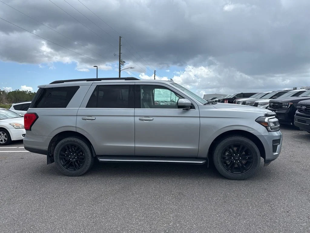2022 Ford Expedition XLT's photo