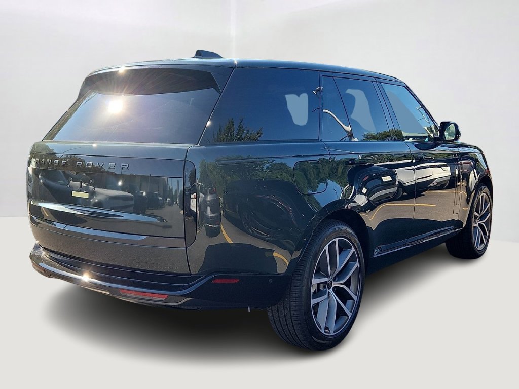 New 2027 Belgravia Green LAND ROVER SE image 3