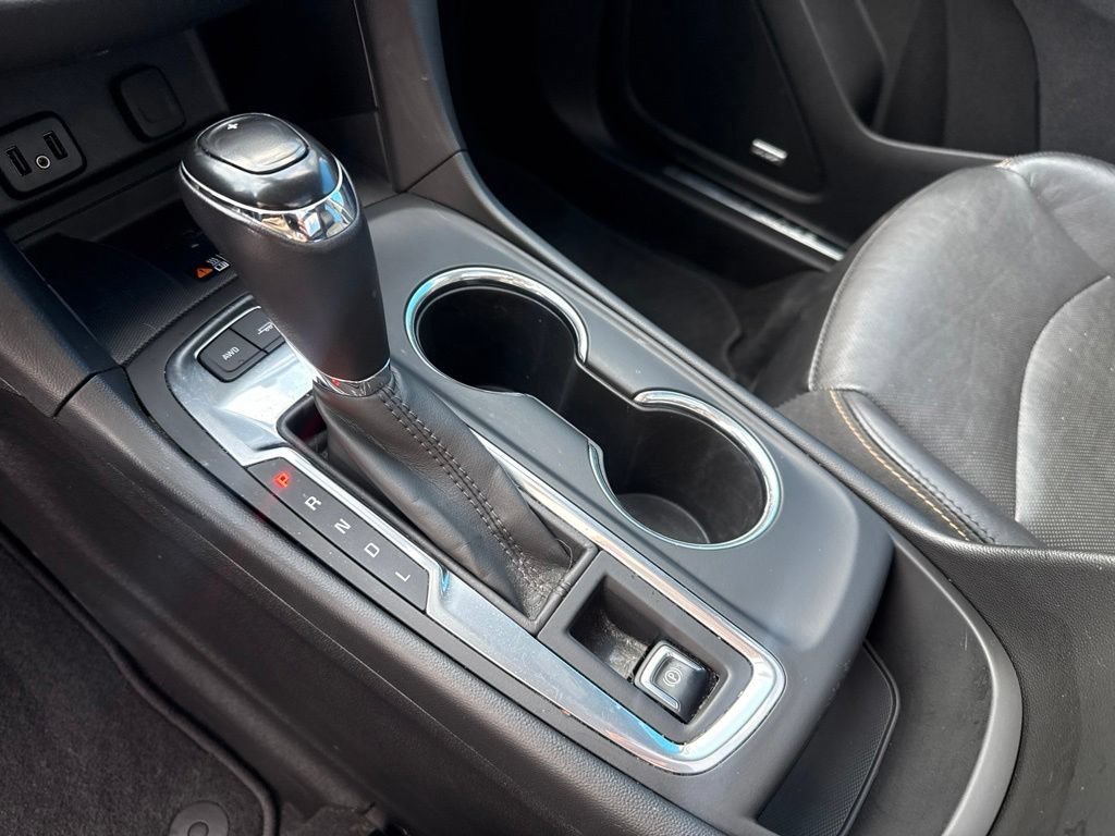 Used 2018 SUMMIT WHITE Chevrolet Premier image 33