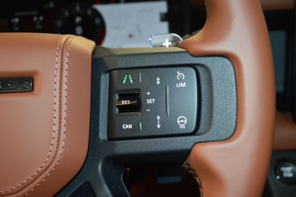 Used 2025 Gold Land Rover V8 image 22