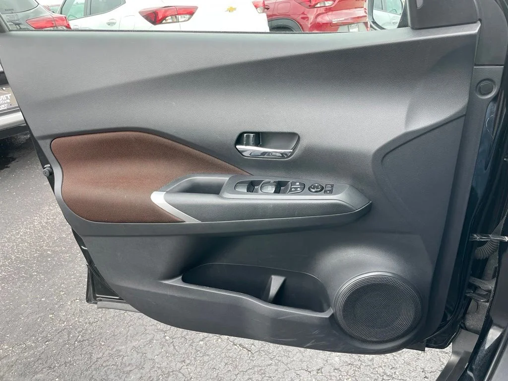 Used 2024 Super Black Nissan SR image 38