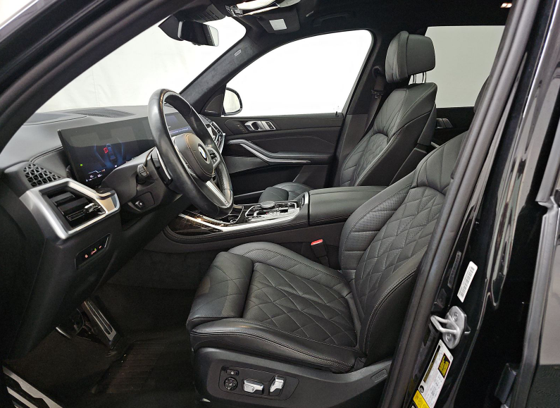 Used 2024 Black BMW xDrive40i image 2