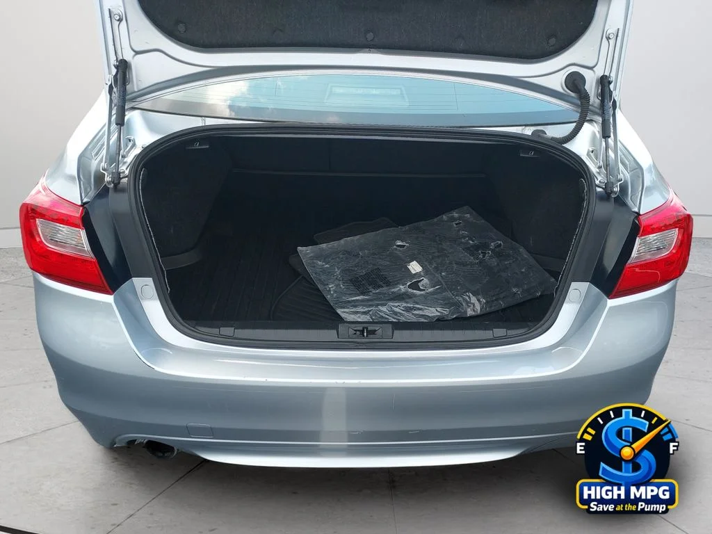 Used 2017 Silver Subaru 2.5i image 33