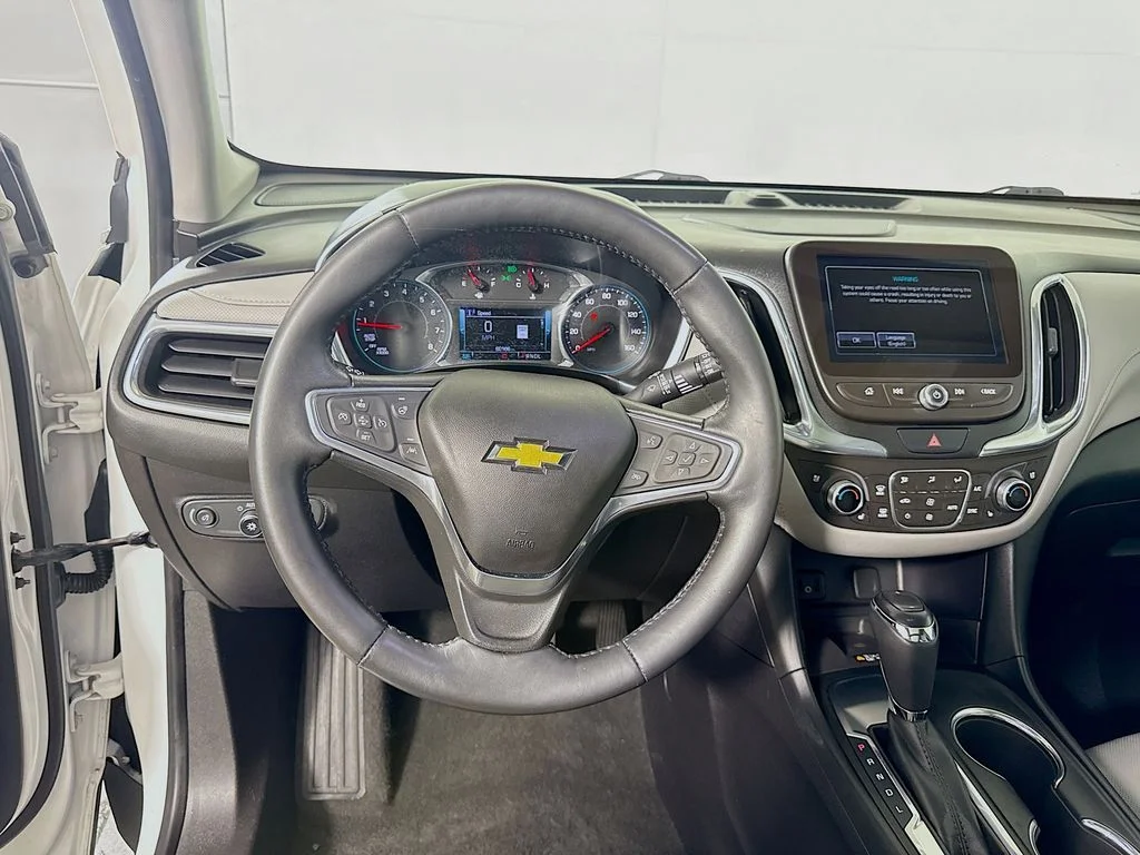 Used 2018 Iridescent Pearl Tricoat Chevrolet Premier image 22