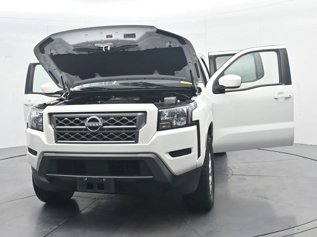 Used 2022 White Nissan SV image 40