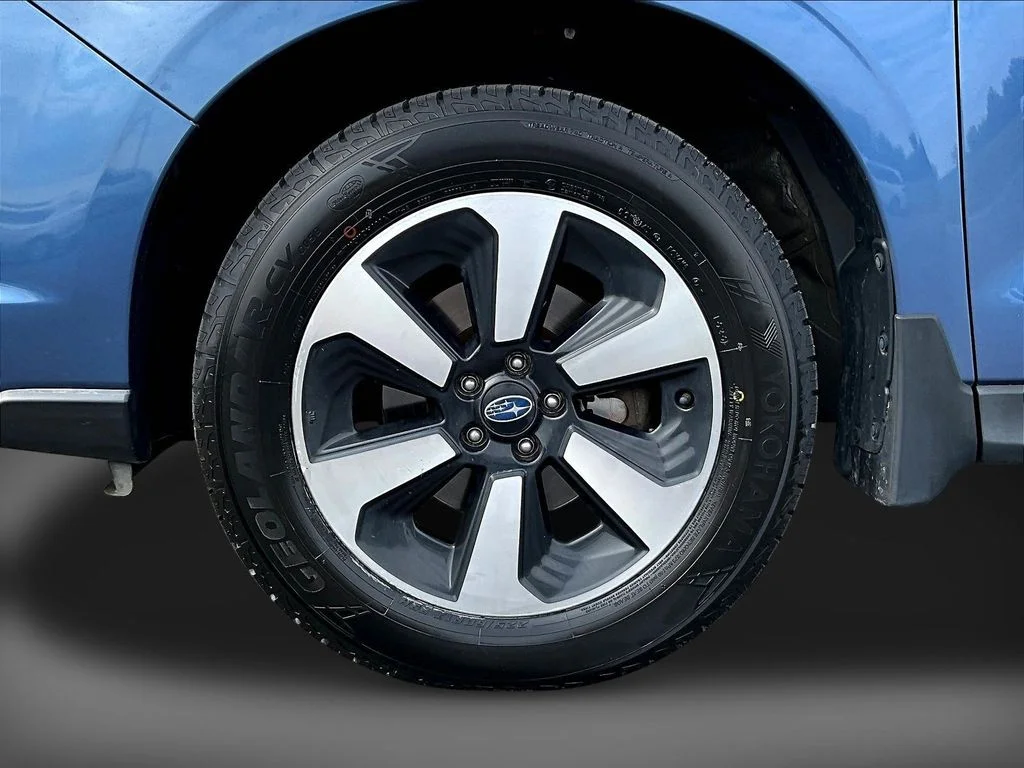 Used 2017 Quartz Blue Subaru 2.5i Premium image 33