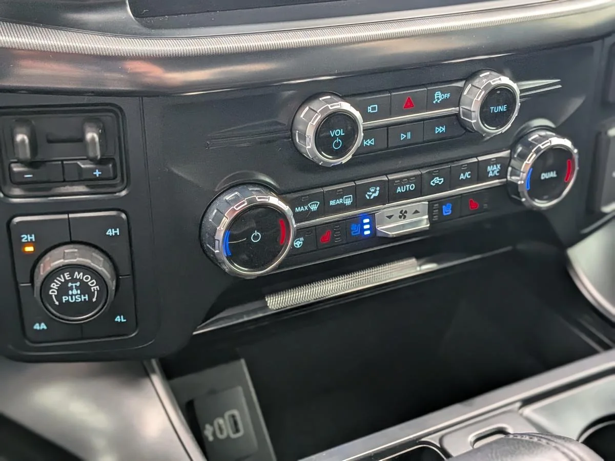 Used 2025 Blue Ford Lariat 4wd Supercrew image 28