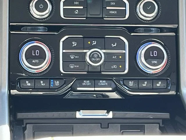 Used 2022 White GMC Denali image 17