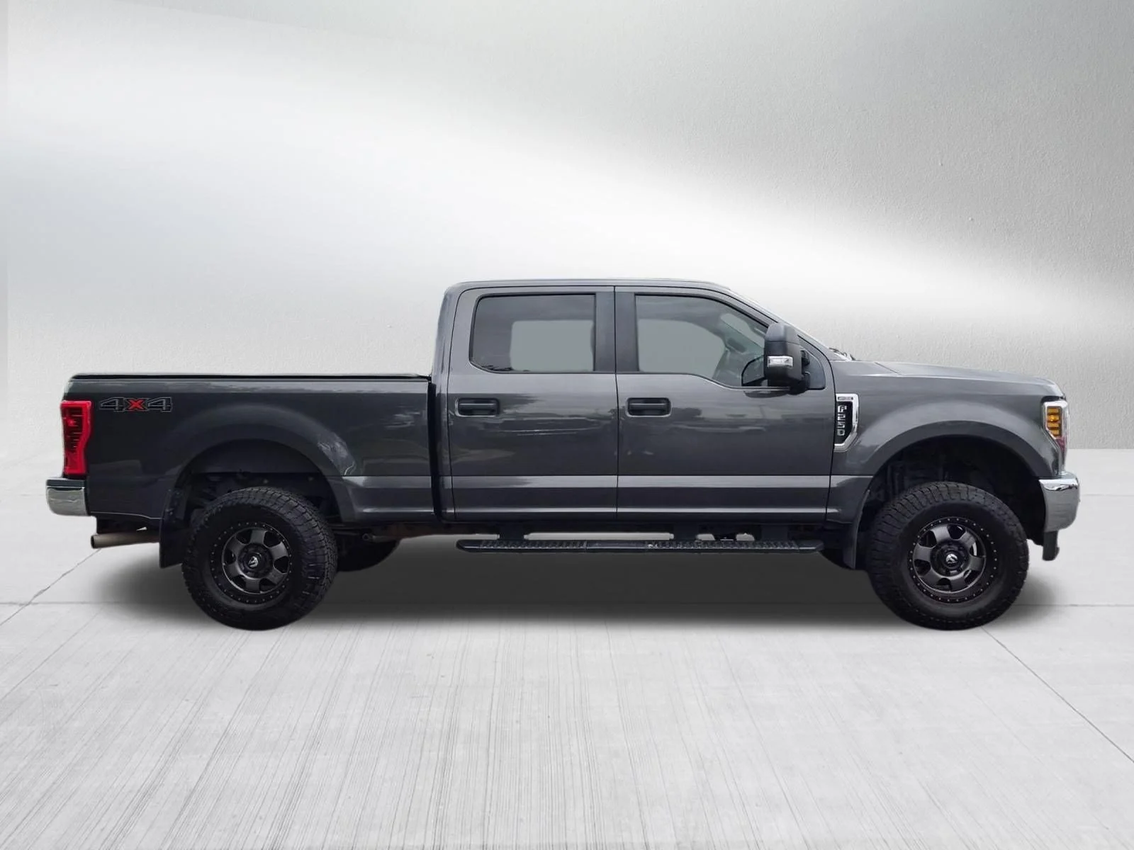 Used 2018 Magnetic Ford XL image 6