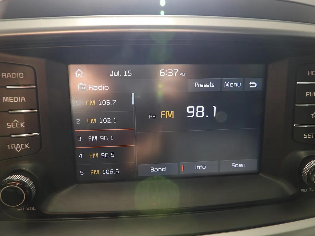 Used 2019 Sparkling Silver Kia LX V6 image 36