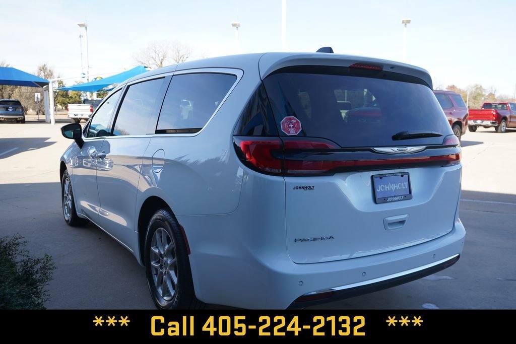 2025 Chrysler Pacifica Select - Photo 10