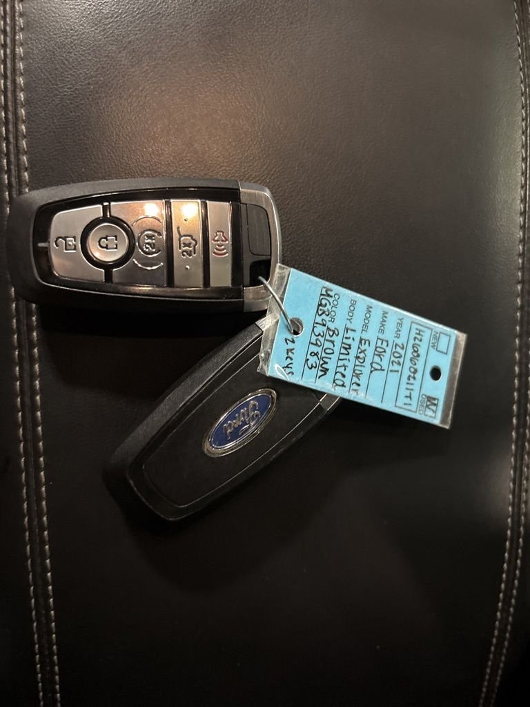 Used 2021 Gray Ford Limited image 37
