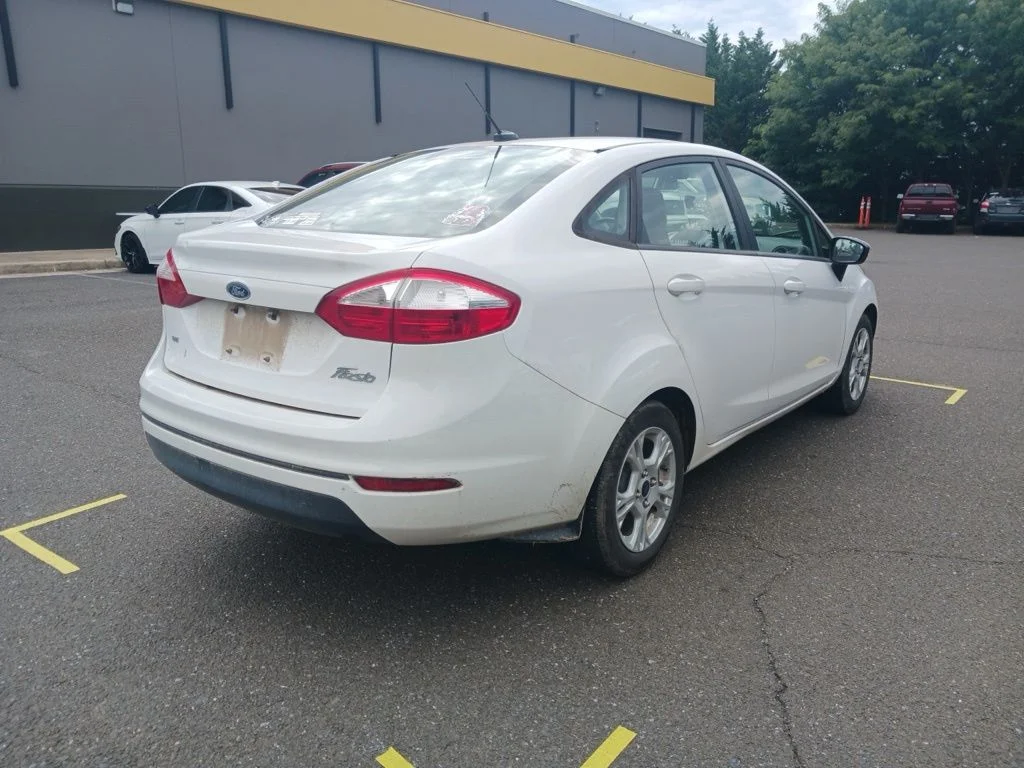 Used 2016  Ford SE image 4