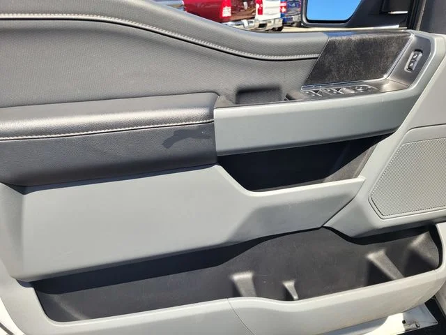 Certified Used 2022 Oxford White Ford XLT image 18